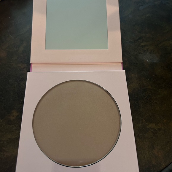 Tarte Park Ave Princess face and body bronzer - Picture 2 of 3